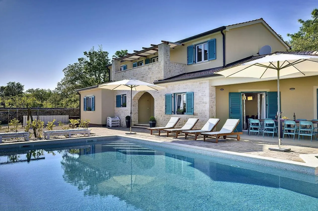 Sonnige Villa Mit Privatem Pool, Sauna, Whirlpool, Wlan, Klima Und Ein Kinderspielplatz Maruzini Holiday home