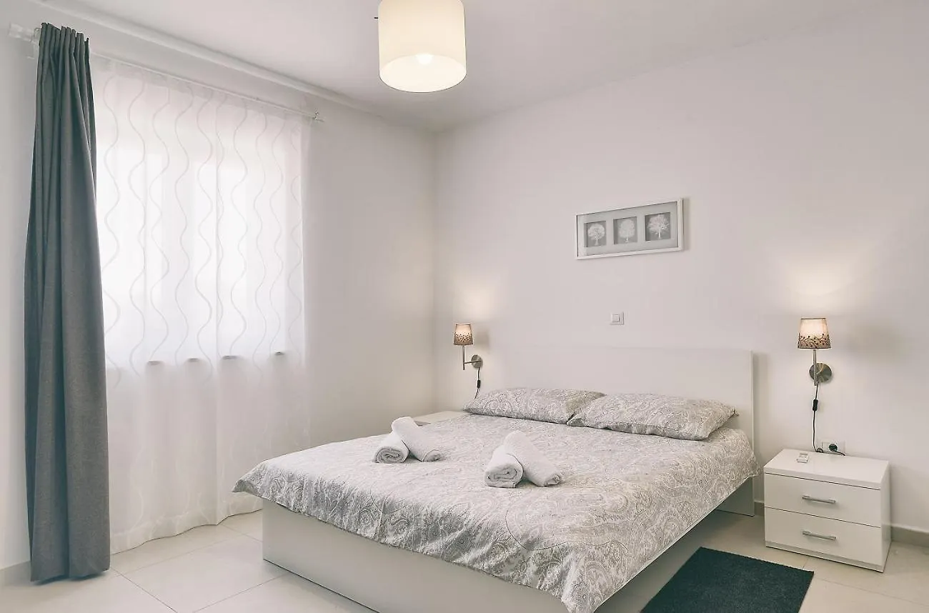 Holiday home Sonnige Villa Mit Privatem Pool, Sauna, Whirlpool, Wlan, Klima Und Ein Kinderspielplatz Maruzini