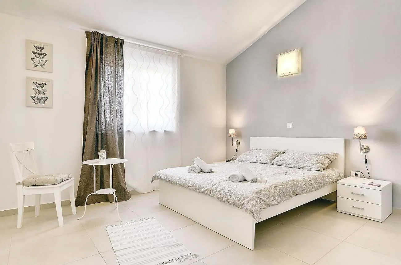 Holiday home Sonnige Villa Mit Privatem Pool, Sauna, Whirlpool, Wlan, Klima Und Ein Kinderspielplatz Maruzini