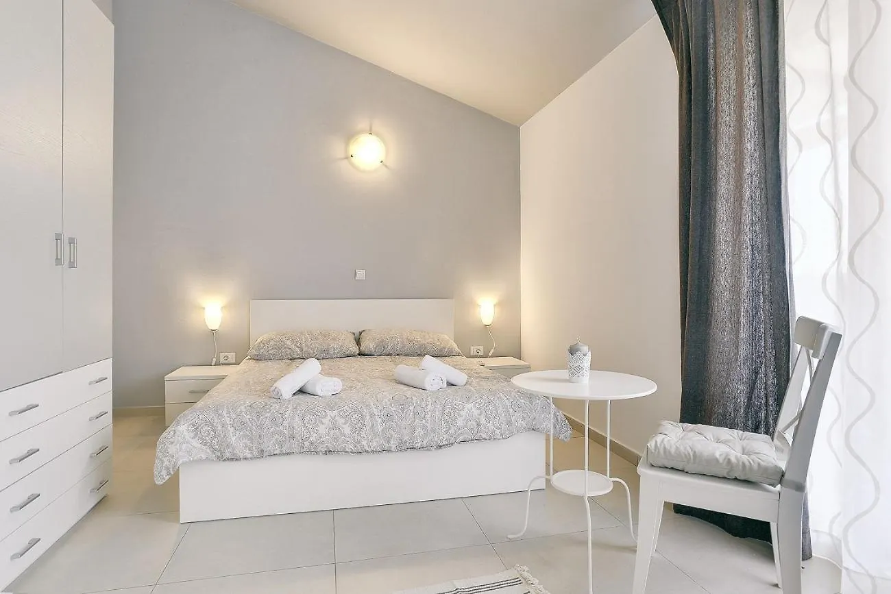 Sonnige Villa Mit Privatem Pool, Sauna, Whirlpool, Wlan, Klima Und Ein Kinderspielplatz Maruzini Casa de Férias
