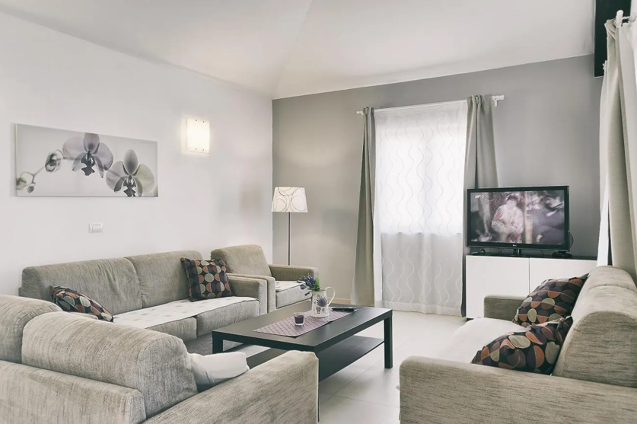 Sonnige Villa Mit Privatem Pool, Sauna, Whirlpool, Wlan, Klima Und Ein Kinderspielplatz Maruzini Holiday home