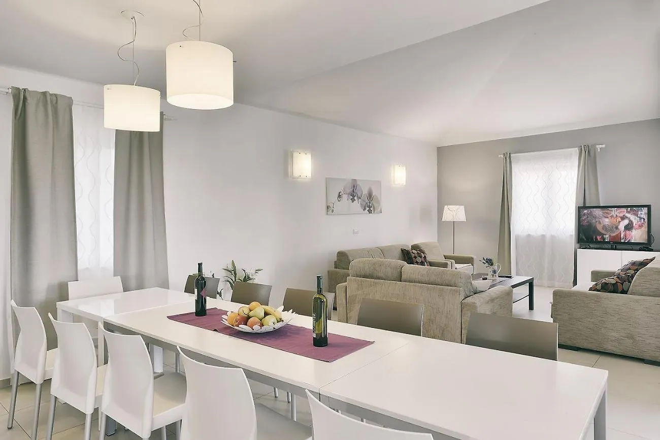 Sonnige Villa Mit Privatem Pool, Sauna, Whirlpool, Wlan, Klima Und Ein Kinderspielplatz Maruzini Holiday home