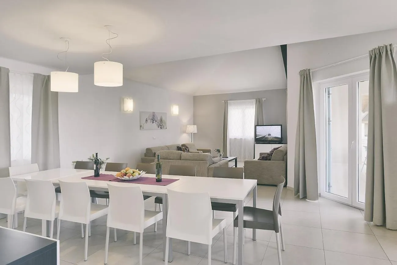 Holiday home Sonnige Villa Mit Privatem Pool, Sauna, Whirlpool, Wlan, Klima Und Ein Kinderspielplatz Maruzini Croatia